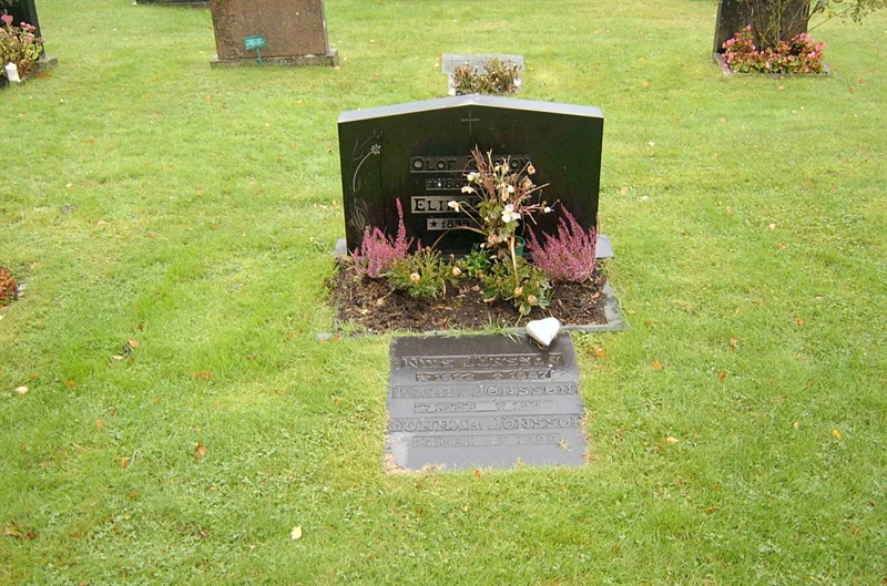 Grave number: VI K    34, 35