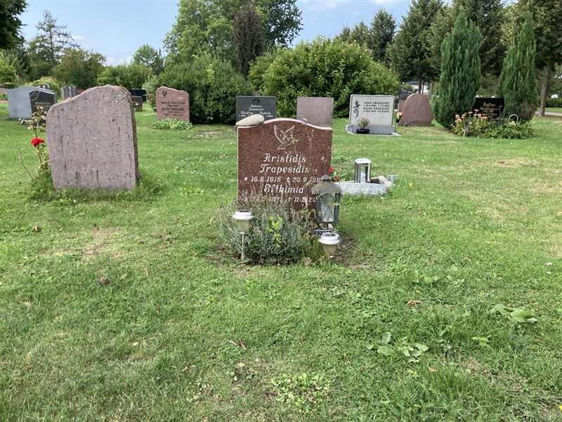 Grave number: R 02   565, 566