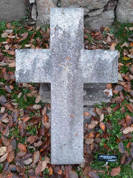 Grave number: 1 J  2535-2537