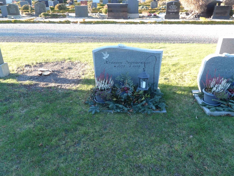 Grave number: 2 01  1052