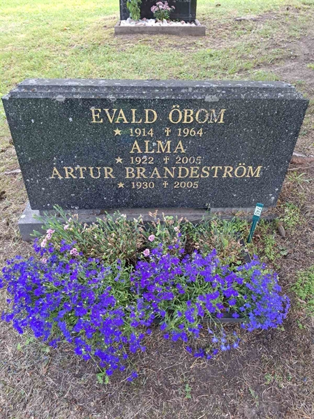 Grave number: 001 2   745