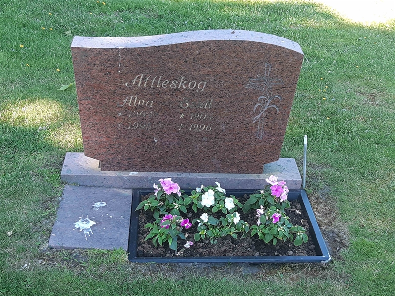 Grave number: JÄ 10    33