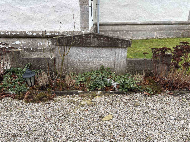Grave number: L B 84