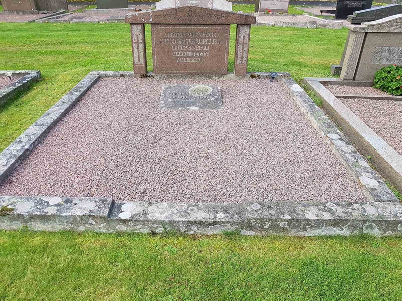 Grave number: 06 60116