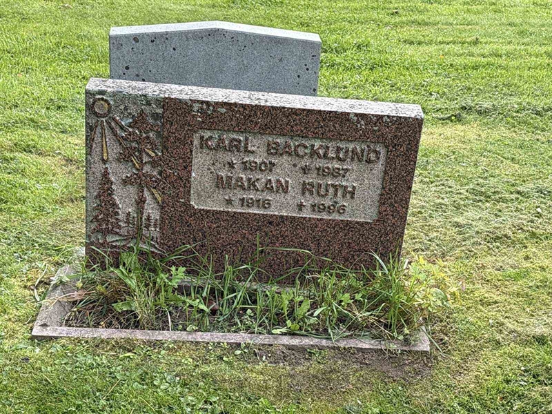 Grave number: IN 32   111-112