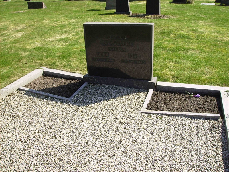 Grave number: LM 3 29  004
