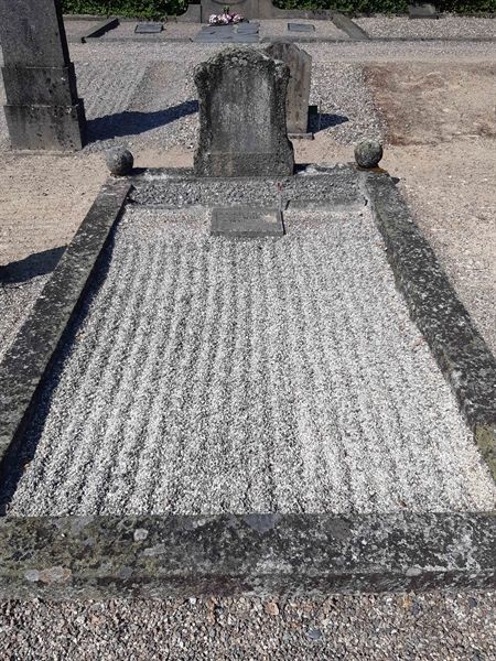 Grave number: VI V:A   210