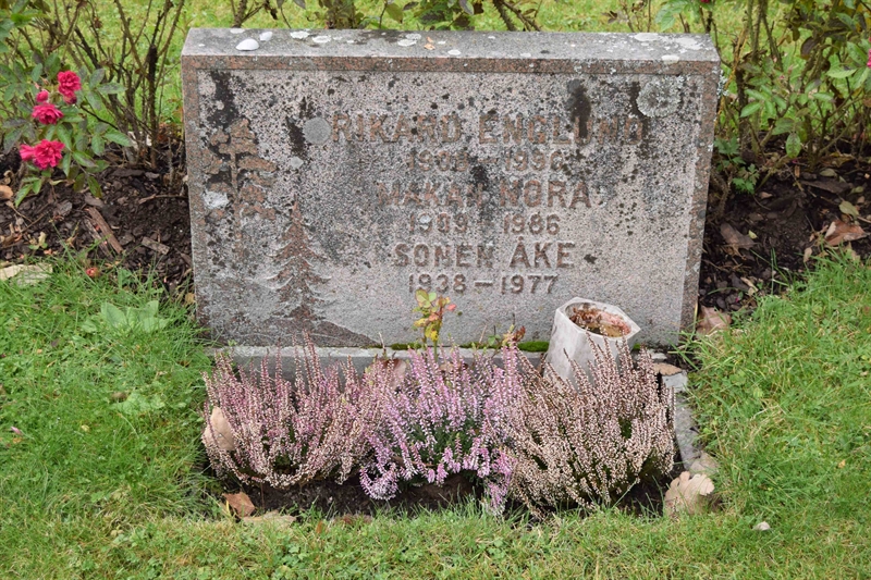 Grave number: 01 19   107-109