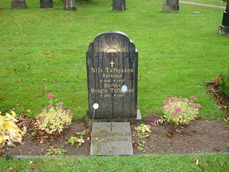 Grave number: HK H    78, 79