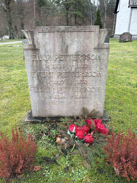 Grave number: L B 13, 14