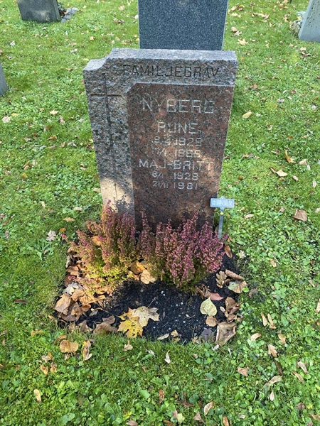 Grave number: 1 H   386