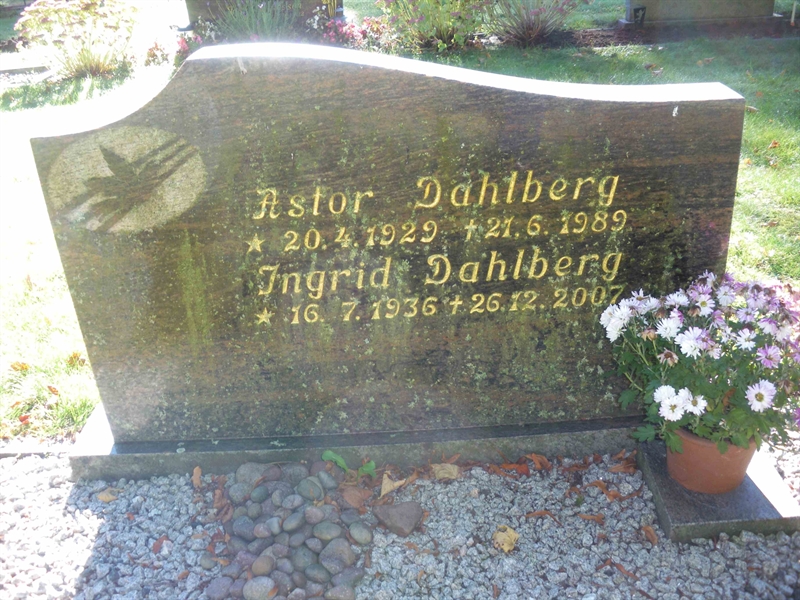 Grave number: SB 38    19, 20
