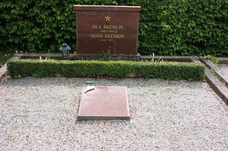 Grave number: Ö SSN    51, 52