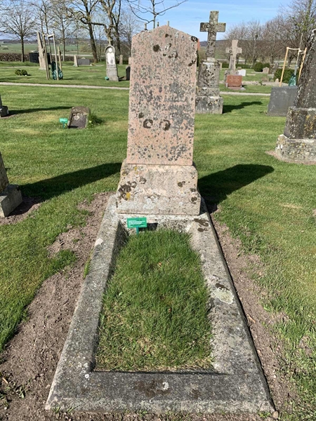 Grave number: V OIII    82