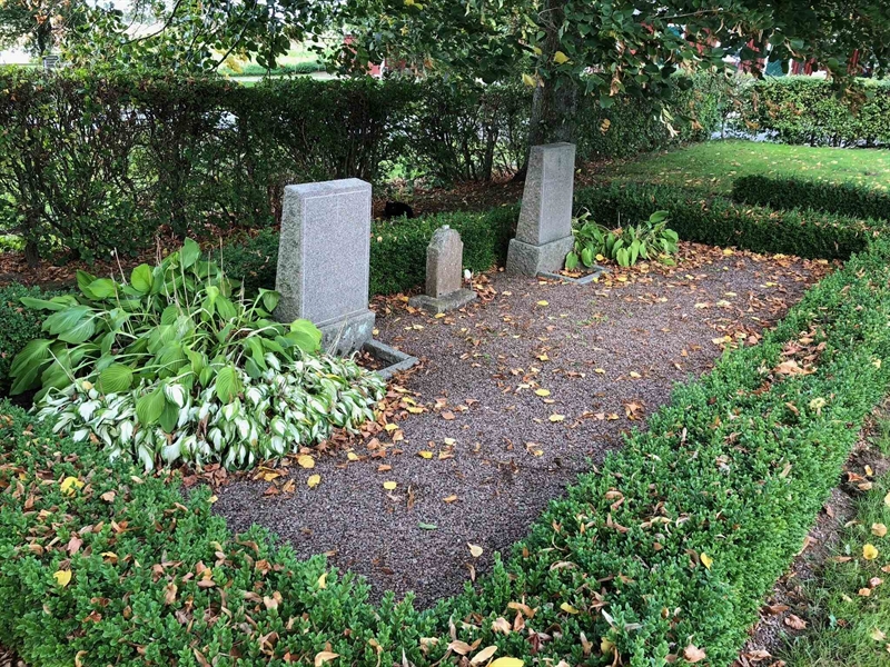 Grave number: HK 04     1, 2, 3, 4, 5