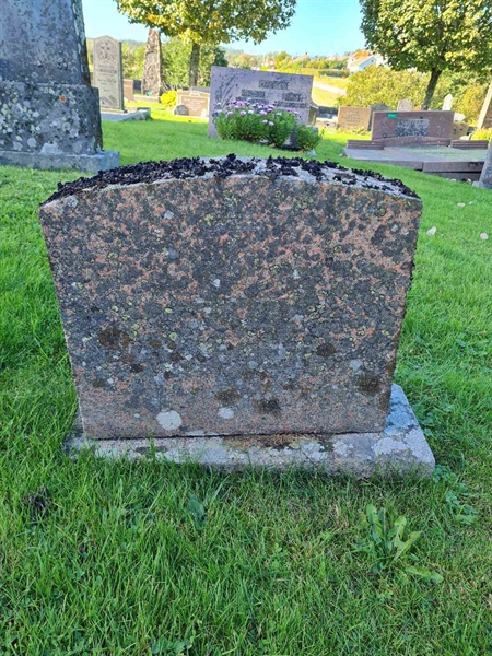 Grave number: KG 09   586