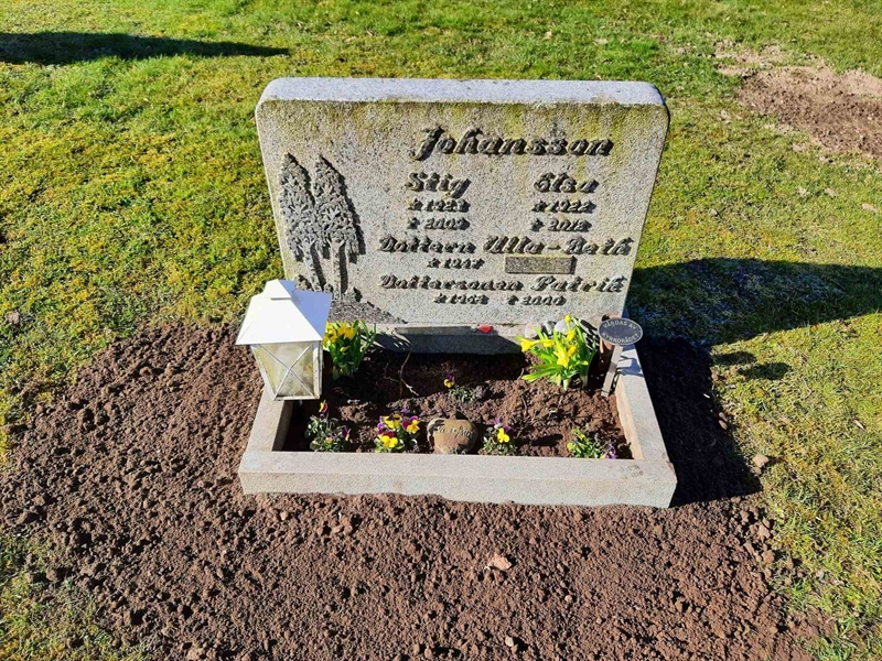 Gravnummer: M2 B   211, 212, 213