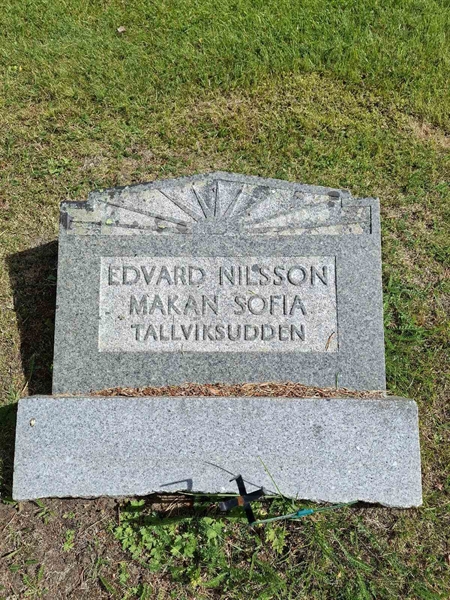 Grave number: 001 2   651