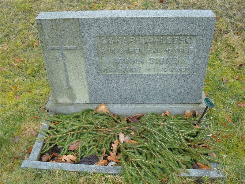 Grave number: BR D   123, 124