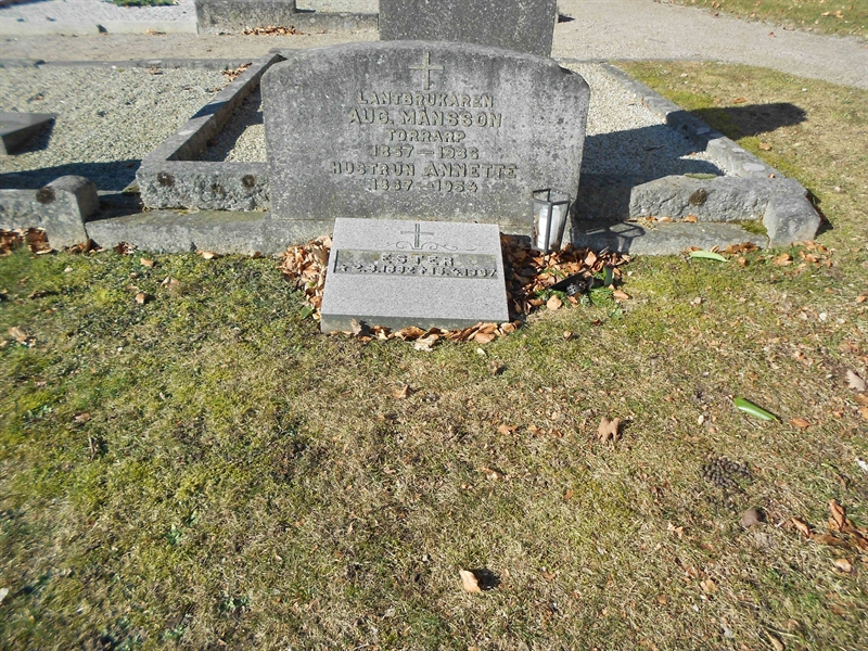 Grave number: NÅ G5    82, 83