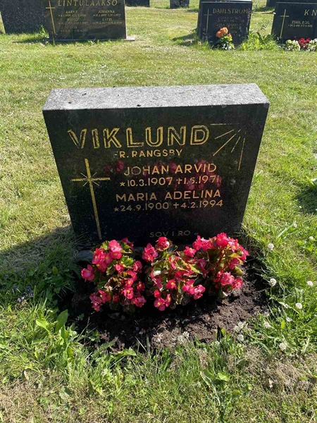 Gravnummer: N 5 1   104