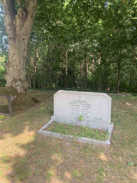 Grave number: NK E   112, 113, 114