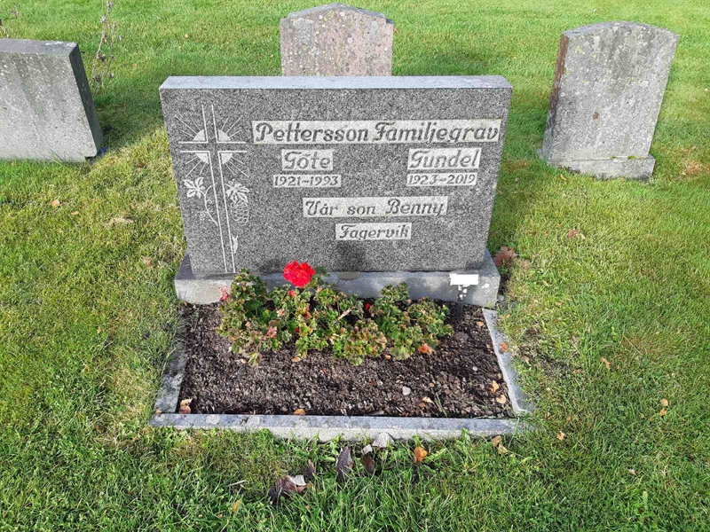 Hautatunnus: Fr 8   552-554