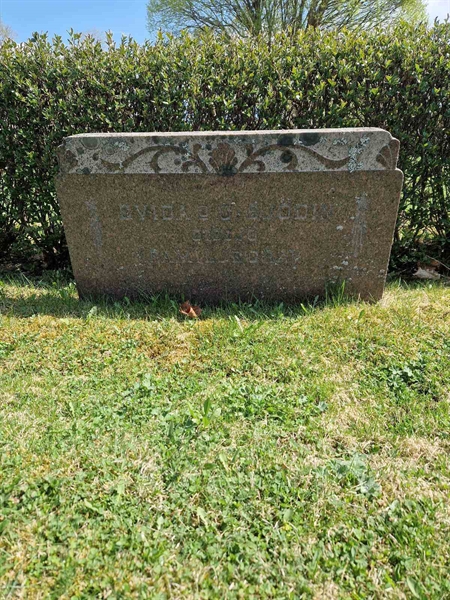 Grave number: 501 08 1107-1109