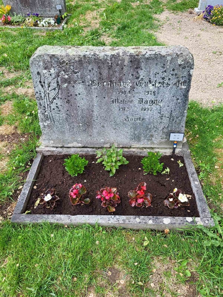 Grave number: kö 01 17    67-68