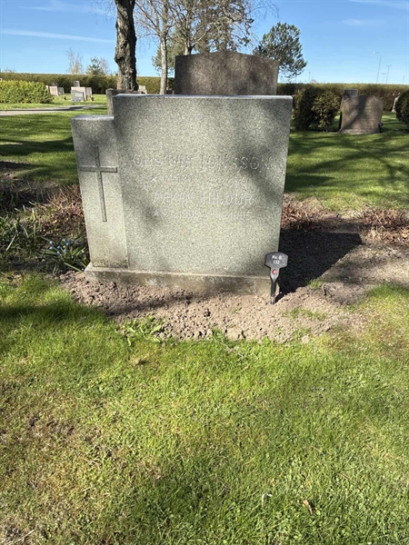Grave number: 22 B   132