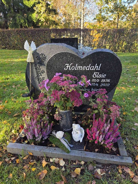 Grave number: Ö B B   128-129