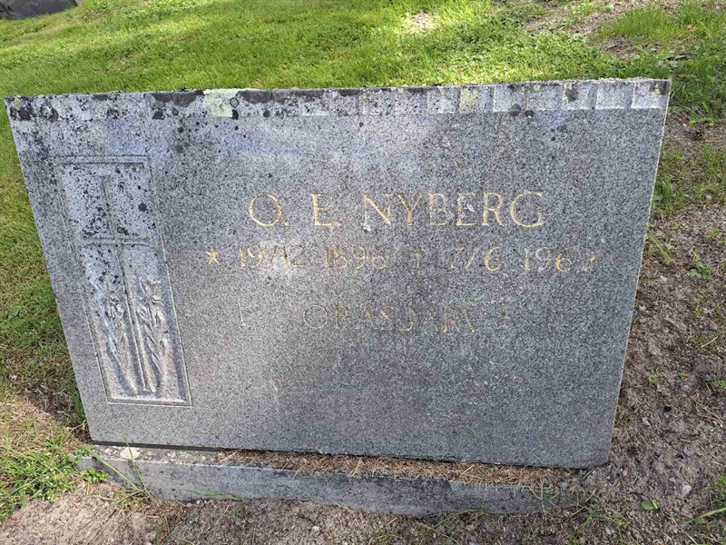 Grave number: 001 2   593