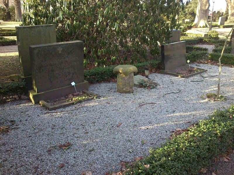 Grave number: Kg XII    11