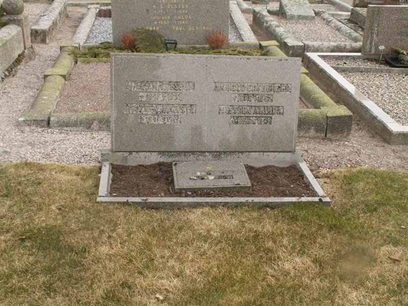 Grave number: TG 005  0643, 0644