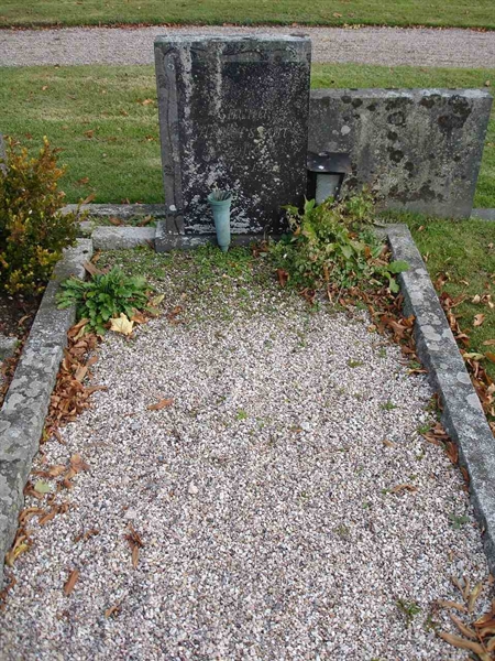 Grave number: FN R    10