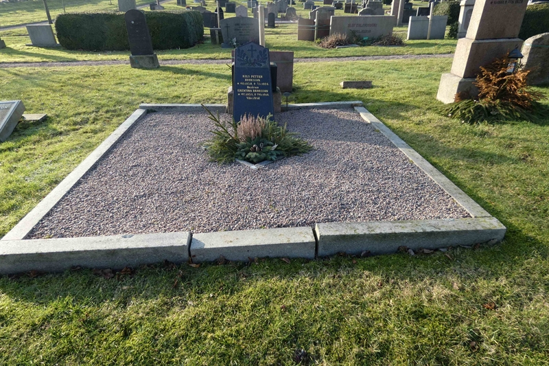 Grave number: EL 1    82
