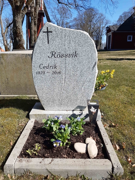 Grave number: HM 18   33, 34