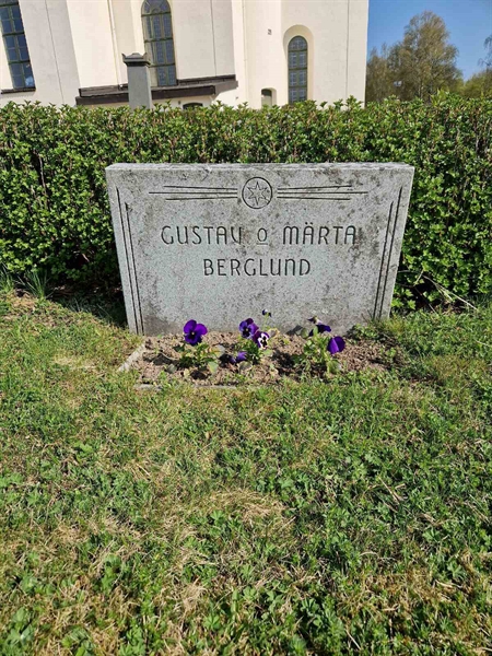 Grave number: 501 03 348-350