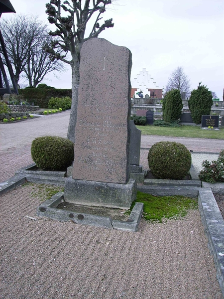 Grave number: LM 3 21  009