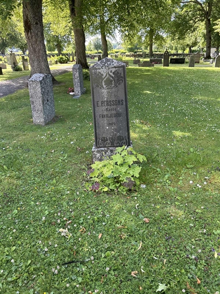 Grave number: 2 G  687-688