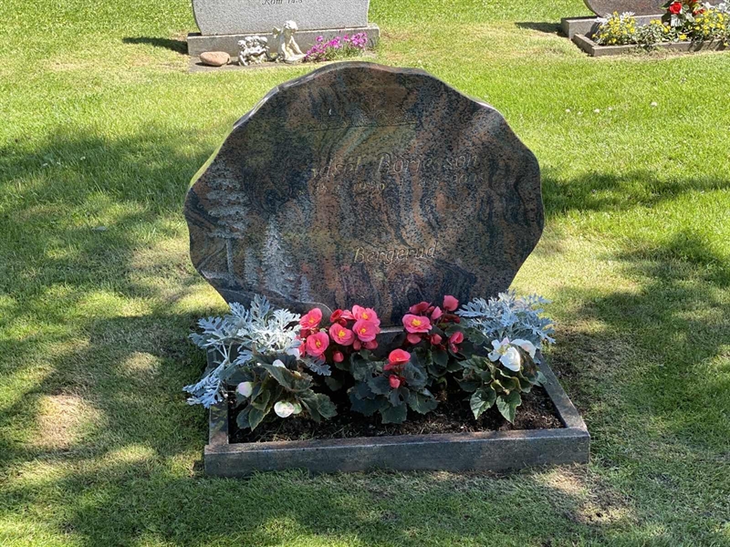 Grave number: 8 3   248-249