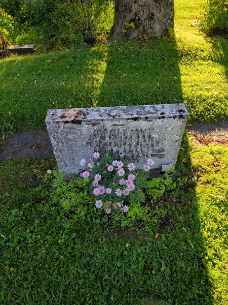 Grave number: 1 09   115-116