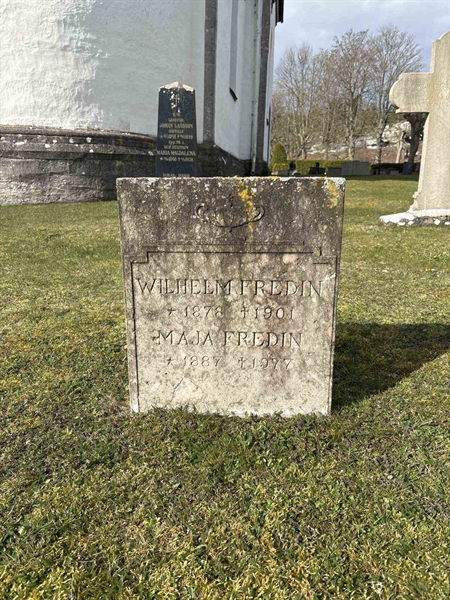 Gravnummer: LI   329