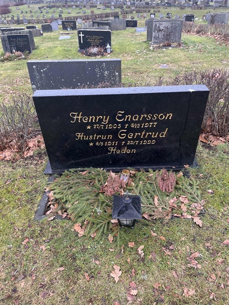 Grave number: Lax mell Kv4 148+149