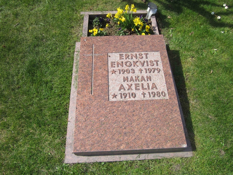 Grave number: 04 F   86, 87
