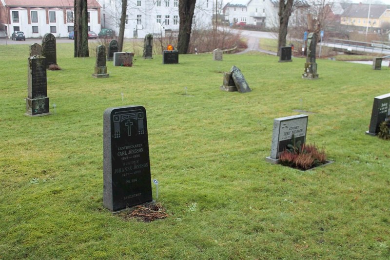 Grave number: ÖKK 3   111, 112