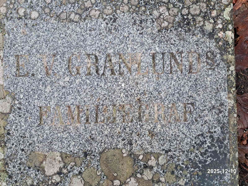 Gravnummer: 1 N   124