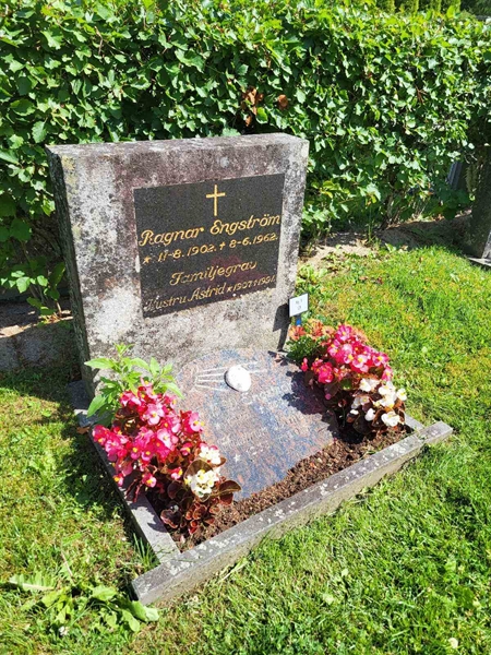 Grave number: Jä 01   121