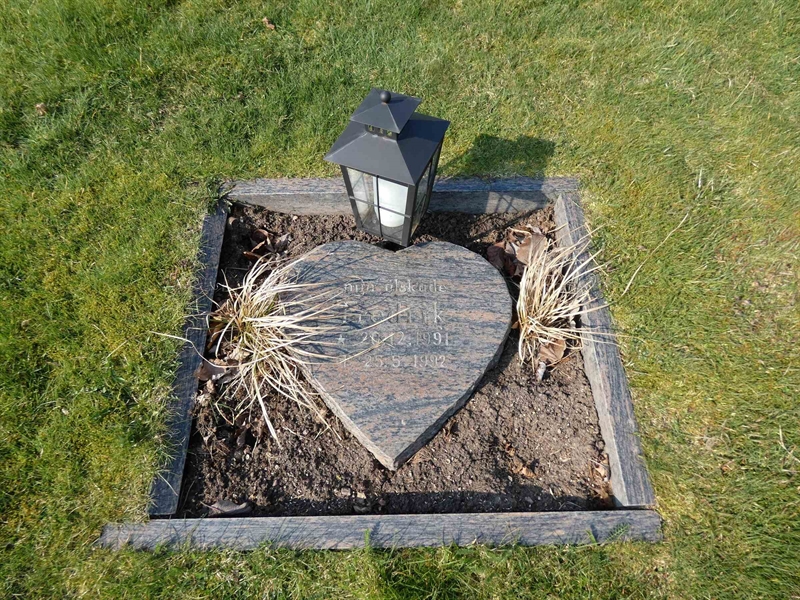 Grave number: EL 2   514