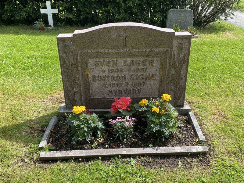 Grave number: 8 3   100-101